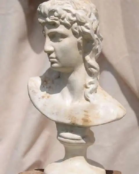 Escultura David II — cerámica artesanal hecha a mano en Asunción