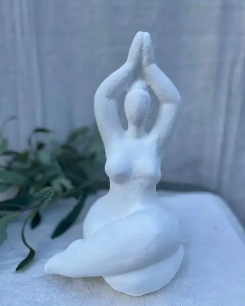 Escultura María Auxiliadora — cerámica artesanal hecha a mano en Asunción