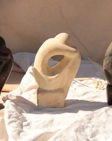 Estatuilla Acostada — cerámica artesanal hecha a mano en Asunción