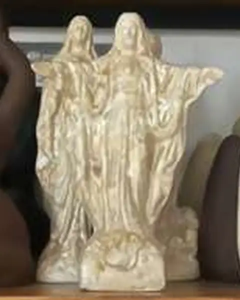 Estatuilla Cristo Redentor — cerámica artesanal hecha a mano en Asunción